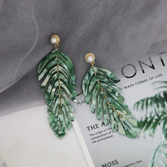 NEW Green Leaf Acrylic Dangle Long Earrings - Picture 5 of 5